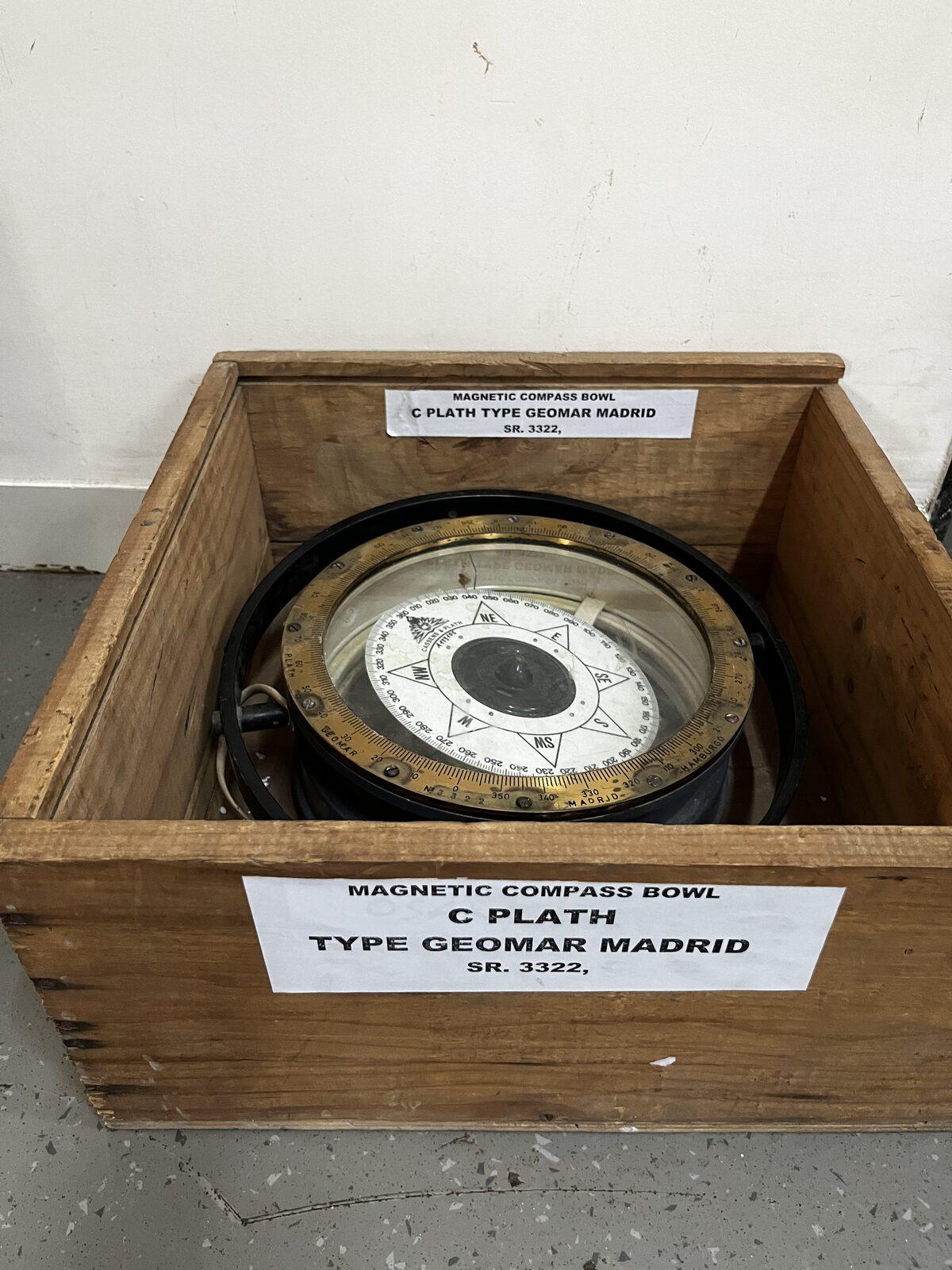 Plath C Plath Type Geomar Madrid, Sr. — refurbished marine antiques