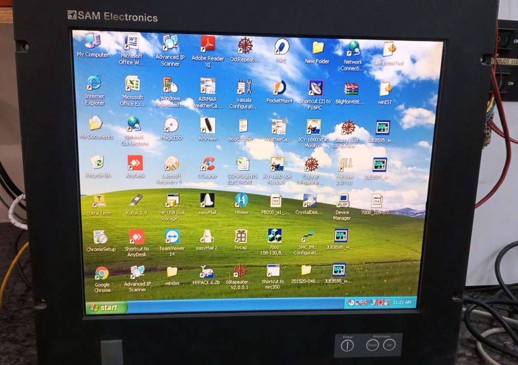 Lyngso Lyngso Marine Lauer TFM19L-230, 19 Inch LCD (1) — refurbished automation & control systems